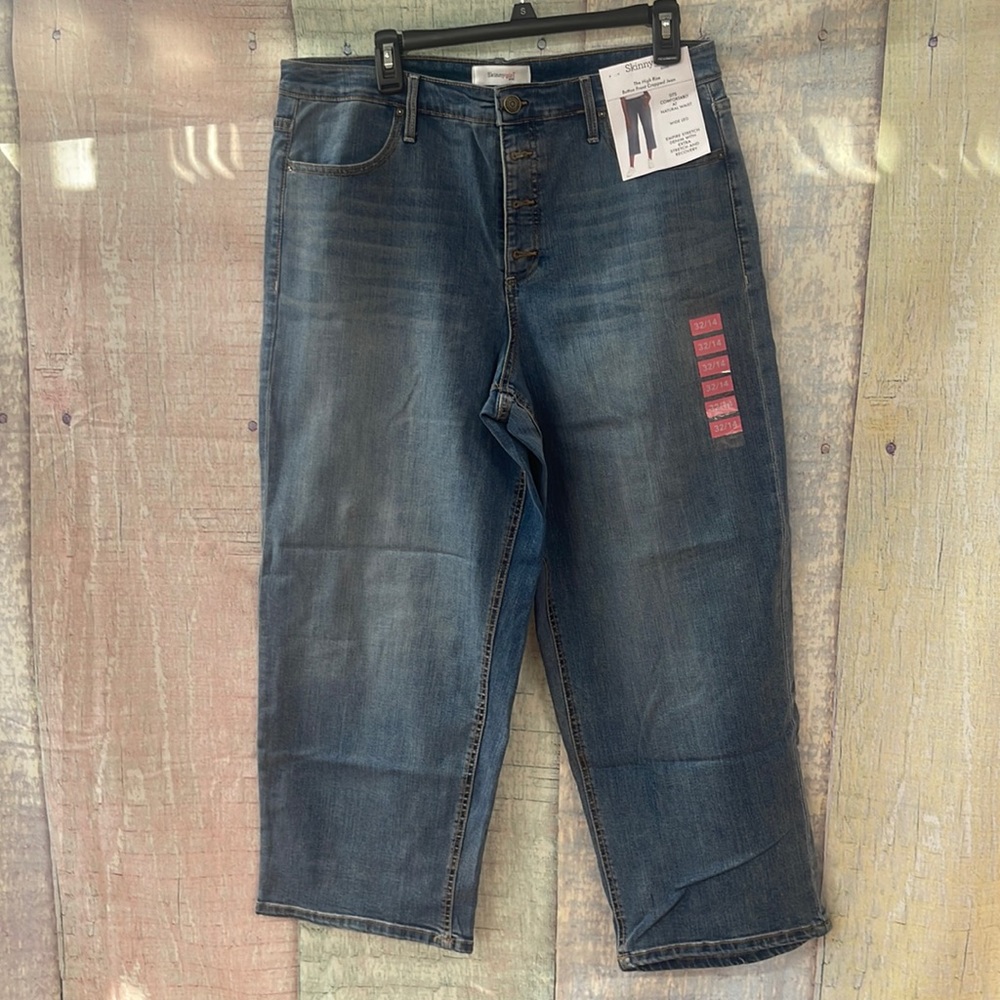 Brand new with tags Woman’s Skinnygirl jeans. Size is 32/14.